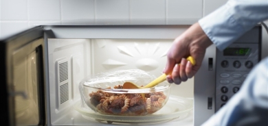 هل يسبب الطهي في الميكروويف إصابتنا بـ