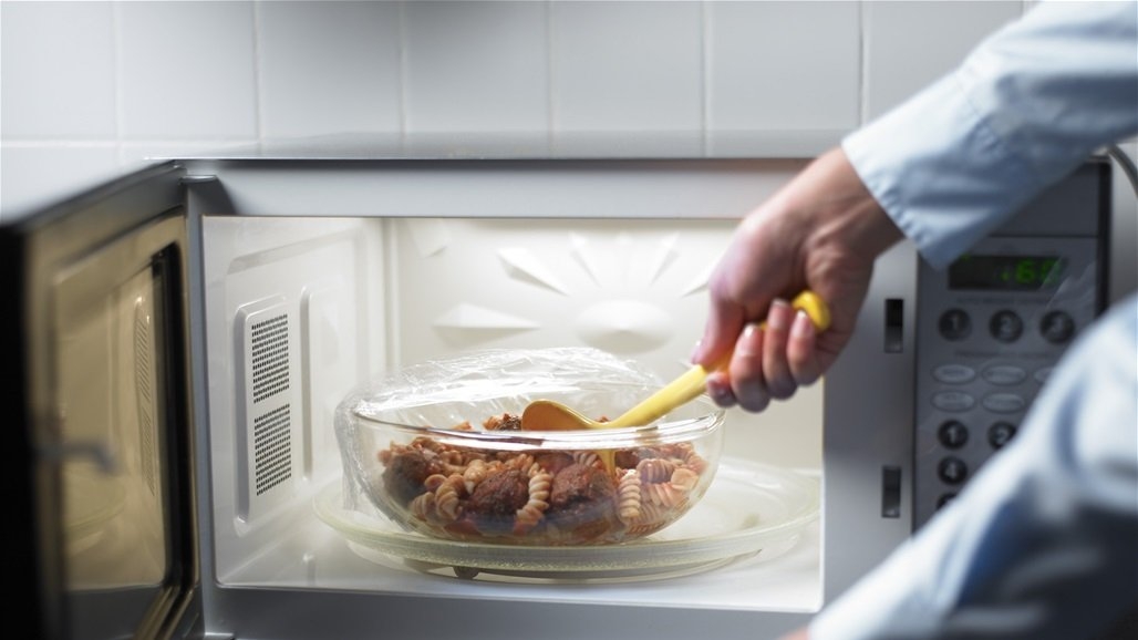 هل يسبب الطهي في الميكروويف إصابتنا بـ