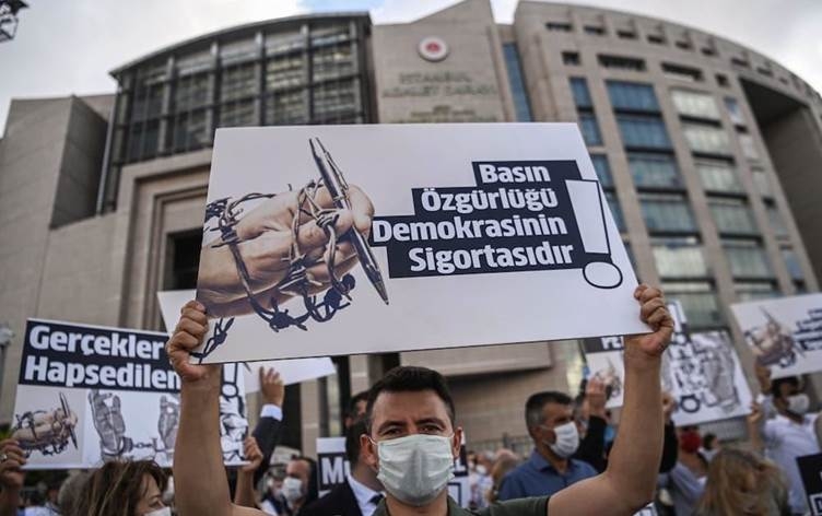 RSF: Li Tirkiye ragihandin ji sedî 90 di bin kontrola hikûmeta AKPê de ye