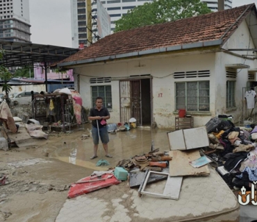 بەهۆی لافاوی مەترسیدار لە مالیزیا ( 30 )هەزار کەس ئاوارە بوون