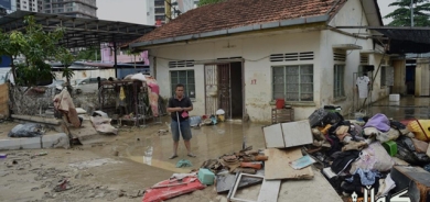 بەهۆی لافاوی مەترسیدار لە مالیزیا ( 30 )هەزار کەس ئاوارە بوون