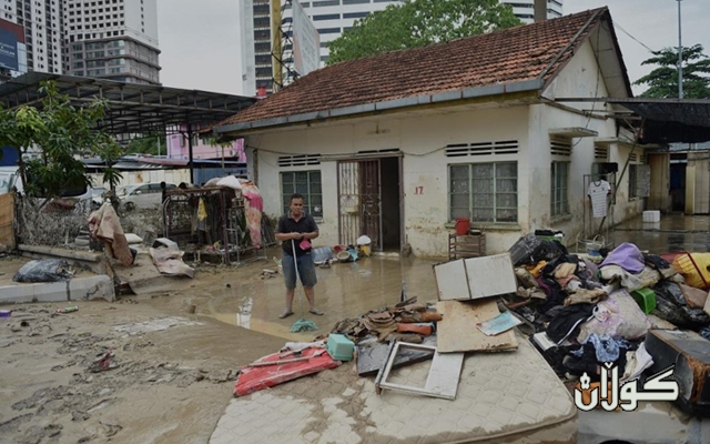 بەهۆی لافاوی مەترسیدار لە مالیزیا ( 30 )هەزار کەس ئاوارە بوون