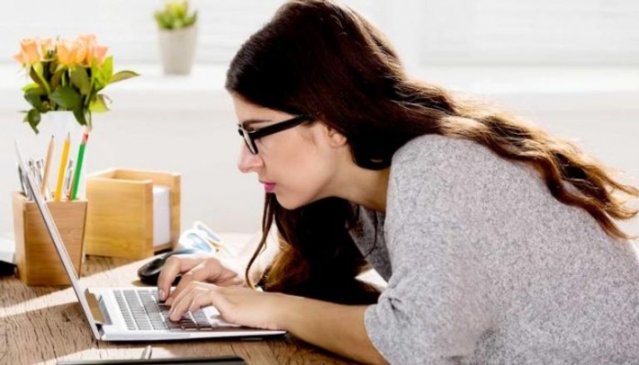 تحذير من الجلوس المستمر.. مشاكل خطيرة في المفاصل