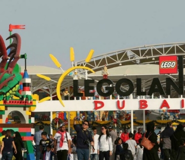 ئیمارات نمایشکردنی فیلمەکانی سەرووی تەمەنی 21 ساڵی ئازاد كرد