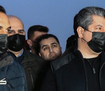  سەرۆكی حكومەت  قات و قەرەویتەی گۆڕی بۆ جزمە و بارانگیر (مطری)