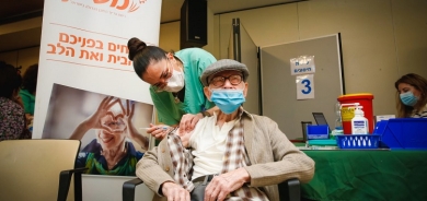 Israel to offer fourth COVID-19 vaccine dose in bid to outpace Omicron