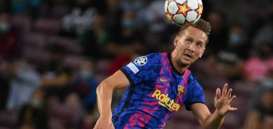 جاء فجأة وسيرحل سريعا.. برشلونة على وشك التخلص من دي يونغ