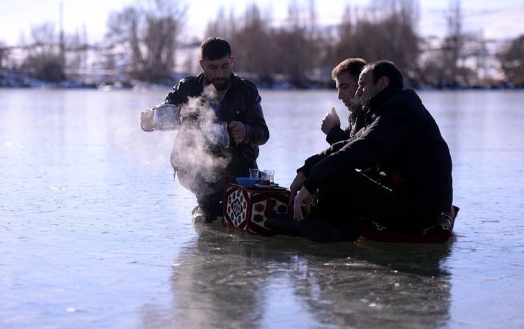 Civata welatiyan li ser gola qerisî
