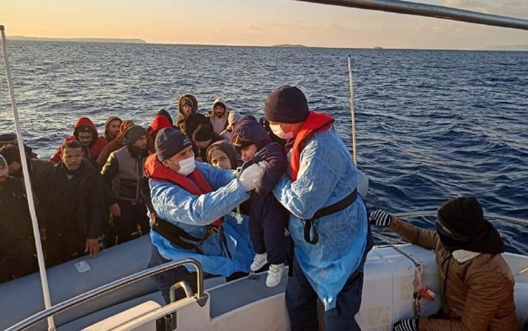 Li Îzmîr û Aydinê 102 penaber ji nav deryayê hatin derxistin