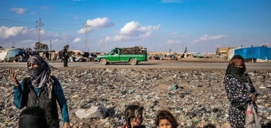 Hejmarek   ji    koçberên li Reqayê debara xwe ji zibilgehan dibînin