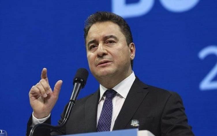 Babacan sersaxî li HDPê kir