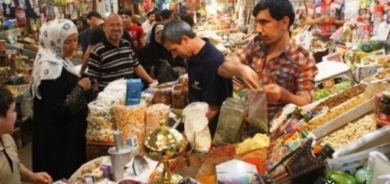 دابەزینی بەهای دینار بەرامبەر دۆلار هۆكاری سەرەكی هەڵاوسانی نرخە لەعێراق و كوردستان