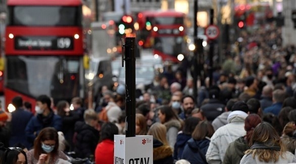 بريطانيا: علينا التعايش مع كورونا وفرض القيود 