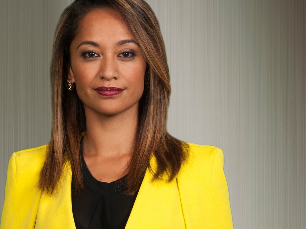 بۆ یەكەم جار خانمە بێژەرێك تاتۆ دەكات