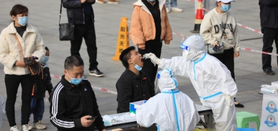 كورونا يطيح بمسؤولين في مدينة 