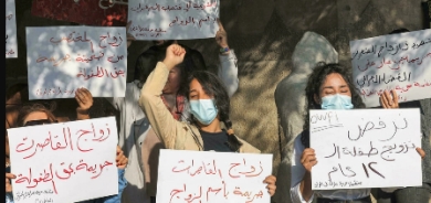 من معنّفات إلى ناشطات .. عراقيات كافحن العنف ويساعدن أخريات