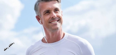 شێوازی چاککردنی  قژ بۆ پیاوان کە وا دەکات گەنجتر دەربکەویت