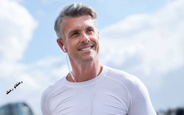 شێوازی چاککردنی  قژ بۆ پیاوان کە وا دەکات گەنجتر دەربکەویت