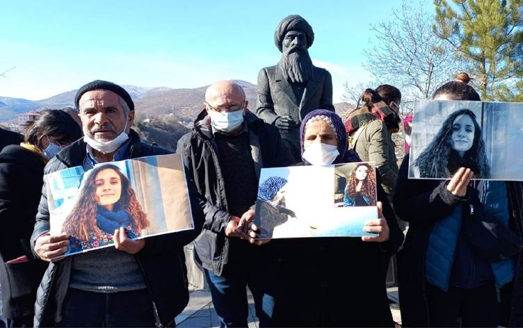 Malbata Doku li pêy çarenivîsa keça xwe digerin