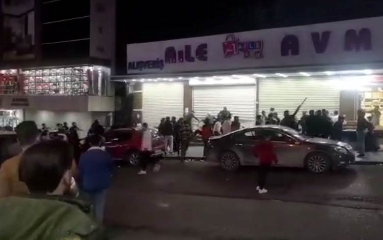 Li Stenbolê şerê welatiyên Tirkiyê û penaberên Sûrî