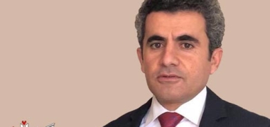 دكتۆر ئەمیر سەلیم  سەرۆكی بەشی دارایی و بانك لە زانكۆی سەڵاحەددین بۆ گوڵان:     داشكانی بەهای دینار و بێ سەروبەریی بازاڕ و قۆرخكاری  هەڵاوسانی نرخەكانی  لێ كەوتەوە