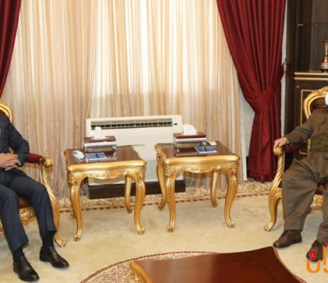 سەرۆک بارزانی پێشوازی لە عزەت شابەندەر دەکات