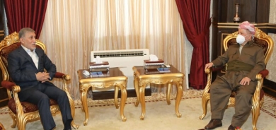 سەرۆک بارزانی پێشوازی لە عزەت شابەندەر دەکات