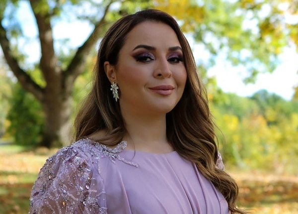 نارین فەقە وەك یەكەم هونەرمەندی كورد بەشداریی لە (Voice of Change)دا كرد