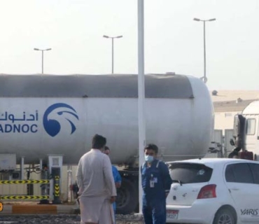 تەقینەوەی سێ بارهەڵگری سووتەمەنی لە ئەبوزەبی، چەندین قوربانیی لێ كەوتەوە