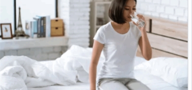 اخصائية تحدد شرطاً لشرب الماء على معدة فارغة في الصباح