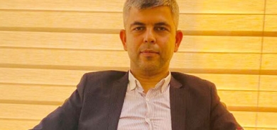 محەمەد موحسین  شارەزا لە بواری ئابووریی دارایی و بەڕێوەبردنی ململانێكان بۆ گوڵان:     لە عێراقدا سیاسییەكان لەبری ئابووریناسان بڕیار لەسەر قەیرانی ئابووری و دارایی دەدەن