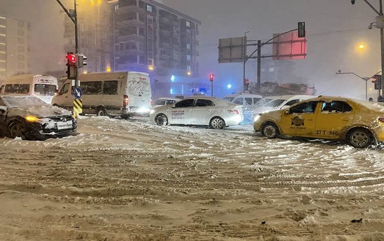 Berfê li Dîlokê jiyan rawestand