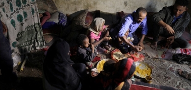 Yemeni family lives in abandoned shop as war, hunger drags on