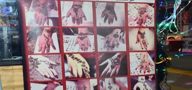 نەخش و نیگاری سەر دەست و دەموچاو  داواكاریی زۆری لەسەرە