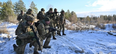 ئەمریکا داوا لەخێزانی دیپلۆماتکارو ستافی باڵیۆزخانەی دەکات ئۆکرانیا بەجێ بهێڵن