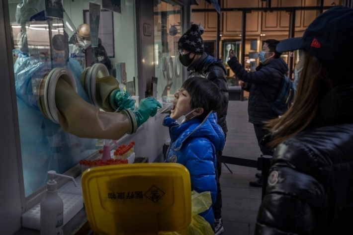 أطباء ومتخصصون: أوميكرون سريع الانتشار .. والإقبال على اللقاح في العراق قليل