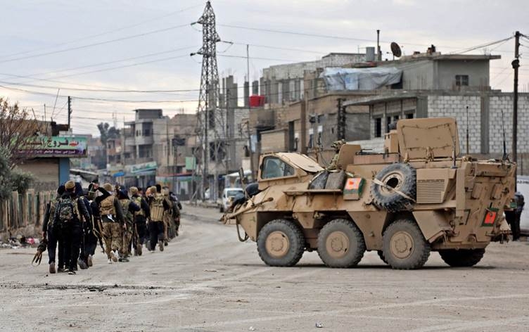 Li Hesekê 250 çekdarên DAIŞê xwe radestî şervanan kirin