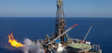 النفط يبلغ أعلى مستوياته في 7 سنوات بفعل توتر أوكرانيا