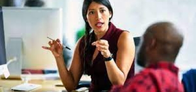 هل يعاقب البعض على التعبير عن مشاعرهم في مكان العمل؟