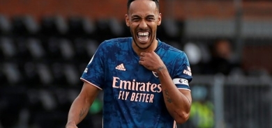 أوباميانغ يرحل عن أرسنال إلى برشلونة بـ