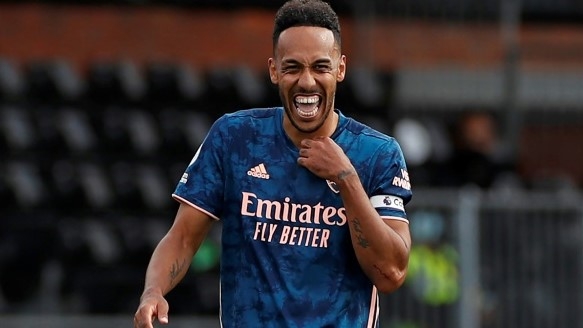 أوباميانغ يرحل عن أرسنال إلى برشلونة بـ