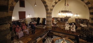 Power cuts help revive Syrian tradition of public bathhouses