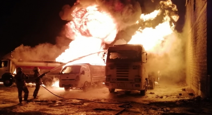 الدفاع المدني يخمد حرائق كبيرة في الموصل