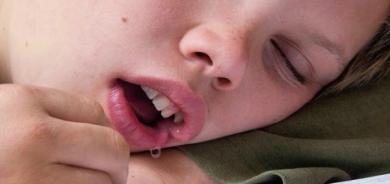 على ماذا يدل سيلان اللعاب أثناء النوم؟