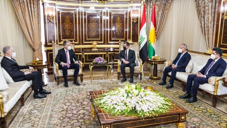 Serokwezîr li gel şandeke Nemsayî civiya