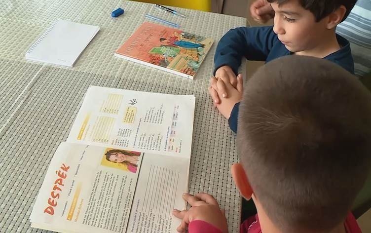 Encamên destpêkê: Li kîjan bajarî çend xwendekaran dersa Kurdî hilbijartin?