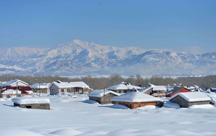 Li 4 parêzgehên Bakurê Kurdistanê dibistan hatin girtin