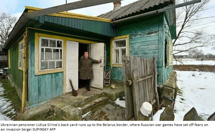 Russian tanks at Belarus-Ukraine border stir up anger ... at US