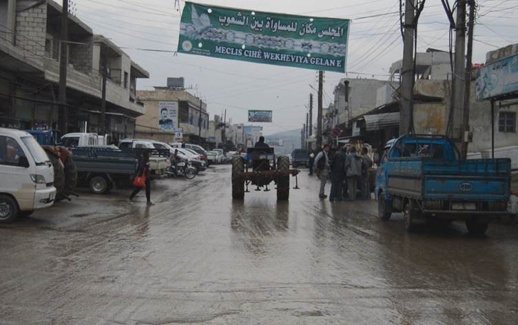 Tirkiyê li Efrînê komelgehên niştecîbûnê bo malbatên çekdaran ava dike