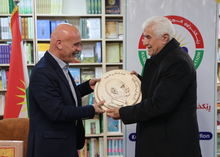 لە شاری سلێمانی ڕۆماننووس (جەبار جەمال غەریب) كۆڕێكی هونەری سازكرد